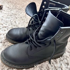 Dr. Martins 1460 SOFTY T LEATHER LACE UP BOOTS